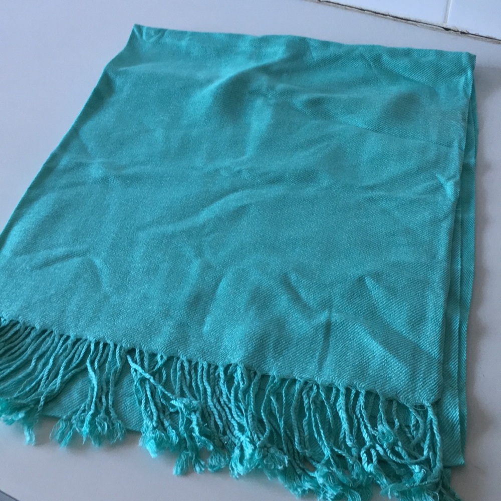 NWOT Tiffany blue pashmina